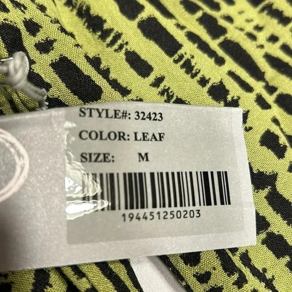 Habitat NEW! Flare,oversized top,PTP 22” sz medium , also have sm Green pullover - Picture 7 of 13